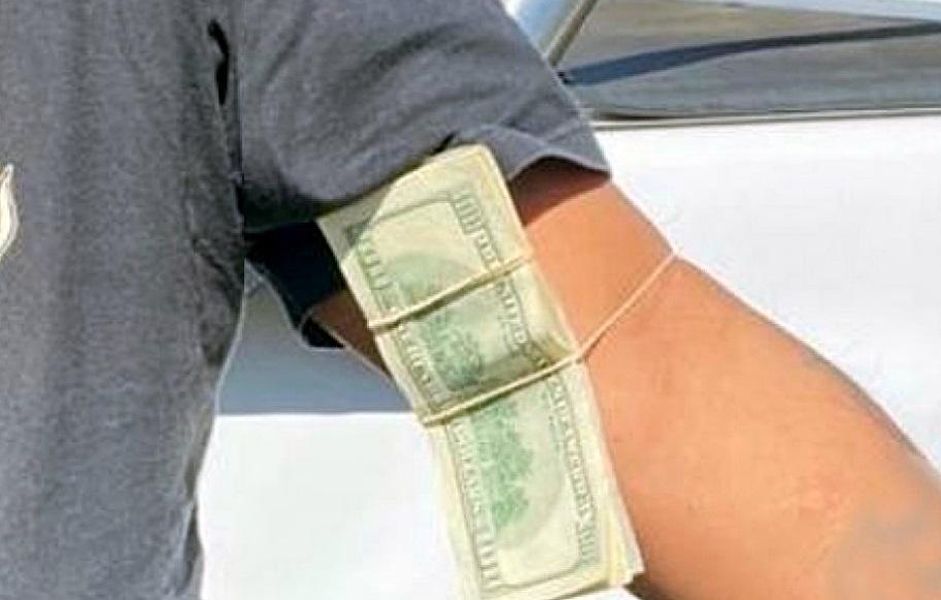 Ruta 14: conductor intentó esconder dólares en su cuerpo, también portaba un arma