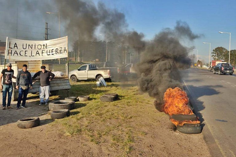 Apicultores de toda la región se manifestaron en la Autovía 14