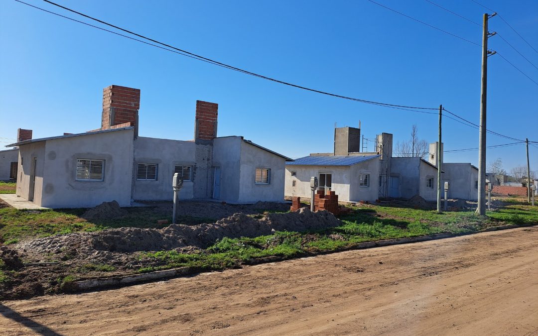Avanza a buen ritmo la construcción de 179 viviendas en cinco localidades entrerrianas
