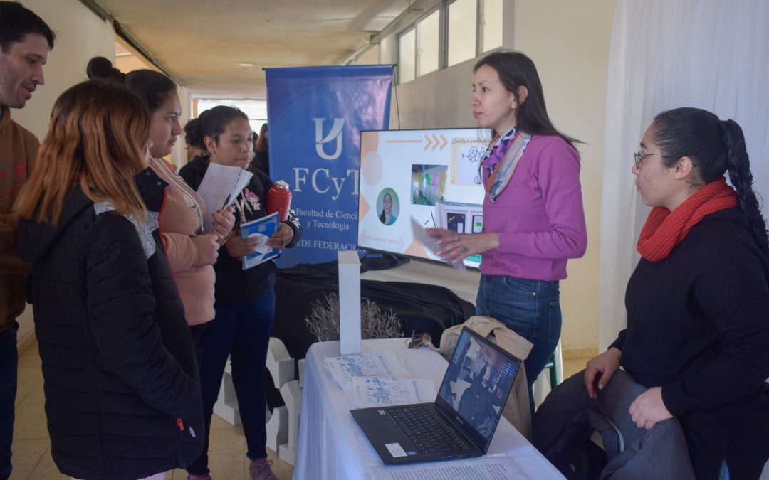 Cafesg realizó la primera Expo Carreras para los jóvenes de Federación