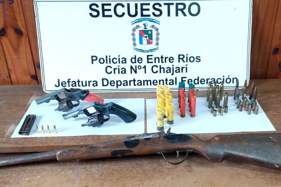 Chajarí: disparó al aire desde un auto, lo allanaron y le secuestraron armas