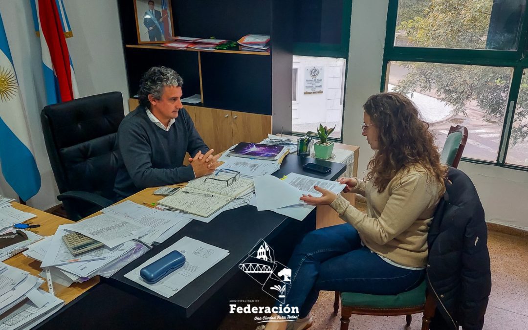 El Municipio de Federación firmó importantes convenios con la Secretaría de Energía y recibirá 100 luminarias led para la costanera