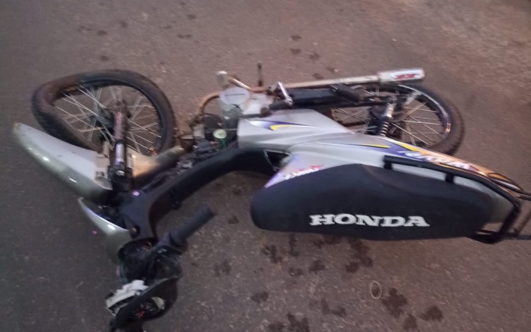 Un menor sufrió graves lesiones tras chocar en moto contra un auto en Chajarí