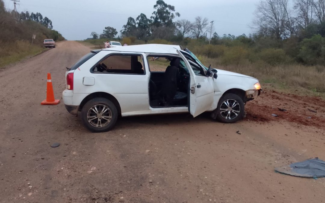Iba con su auto por la ruta 1, subió a puente en construcción y chocó contra un terraplén: el test de alcoholemia le dio positivo