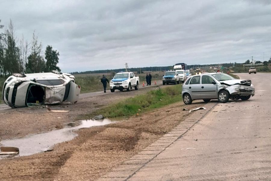 Dos autos protagonizaron un fuerte choque en la Autovía 14, cerca de Federación