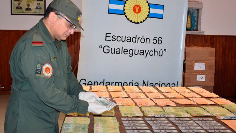 Secuestraron más de $3,3 millones y US$2.900 que conductor llevaba en la Autovía 14