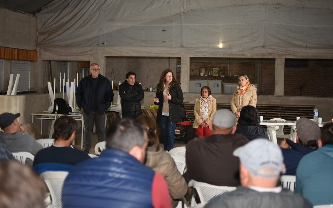 Con la presencia de la secretaria de Energía y gran convocatoria, se realizó reunión sobre el inicio de obra de electrificación rural en San Ramón