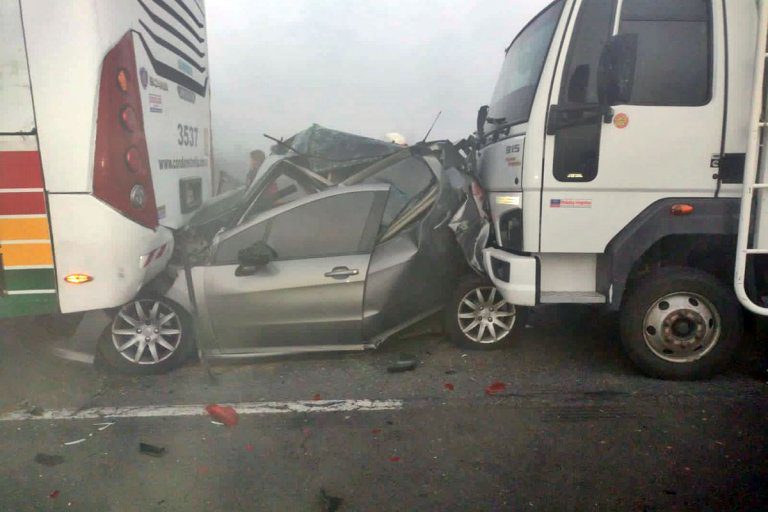 Impresionante choque múltiple en el Complejo Zárate – Brazo Largo: confirman dos muertos