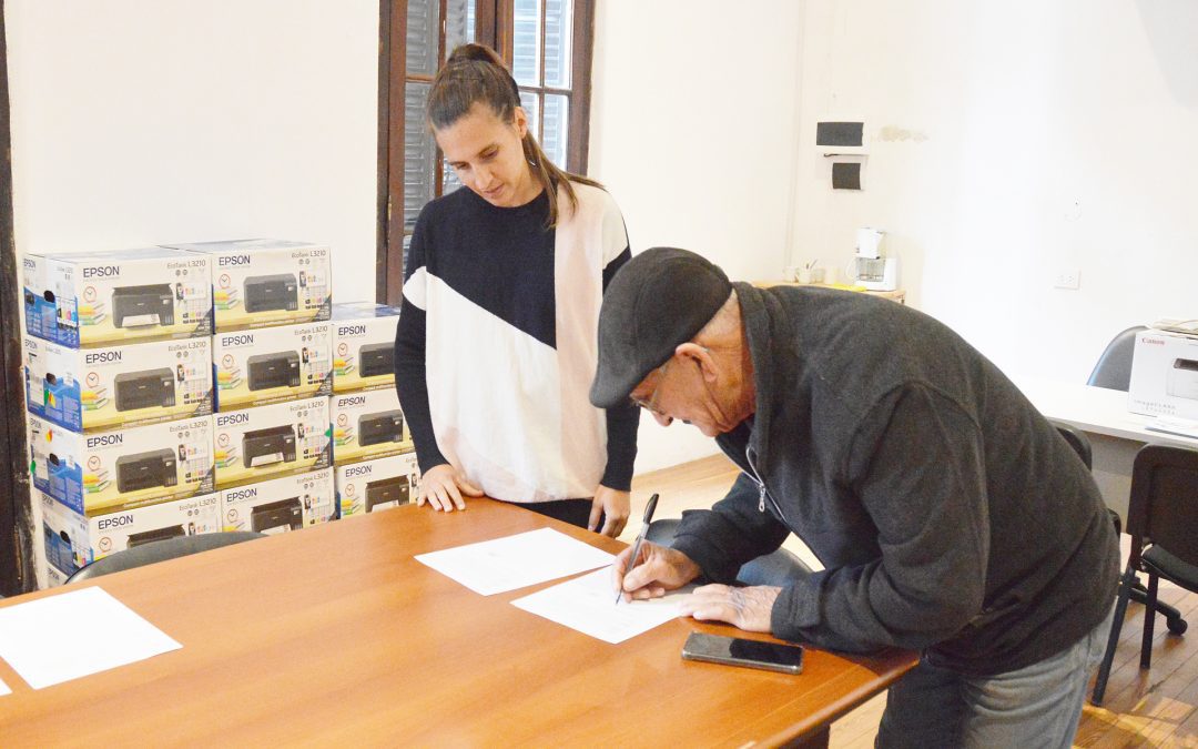 Entregaron equipamiento tecnológico a 15 espacios de 10 departamentos entrerrianos