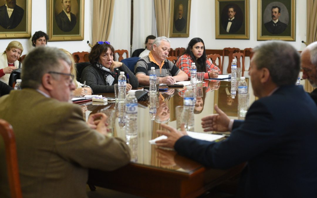 Los gremios estatales aceptaron la propuesta de la provincia que supera la inflación