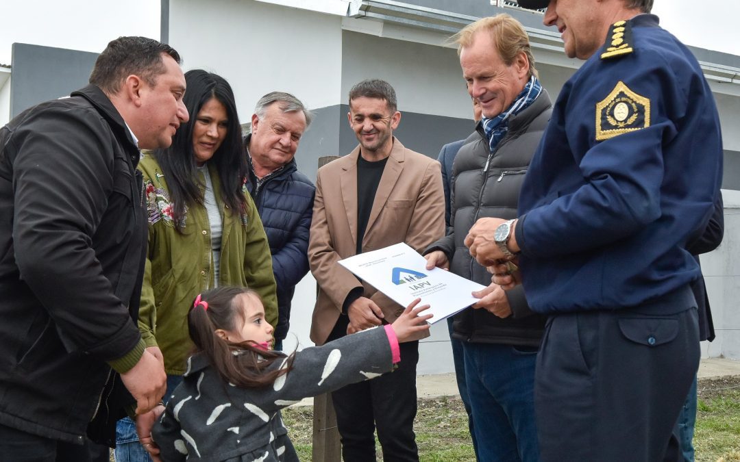 Bordet: “Cumplimos, y eso nos permite entregar viviendas y hacer más”