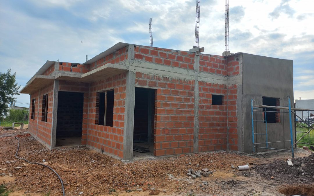 Continúa la construcción de las viviendas municipales