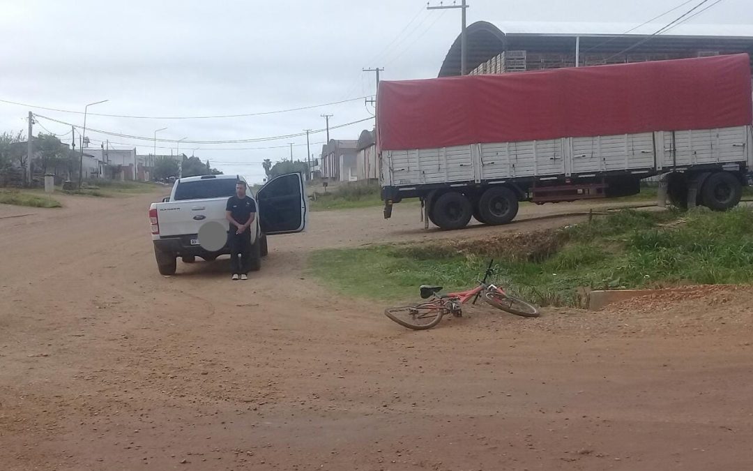 Menor de edad iba en bicicleta y chocó contra una camioneta en Chajarí