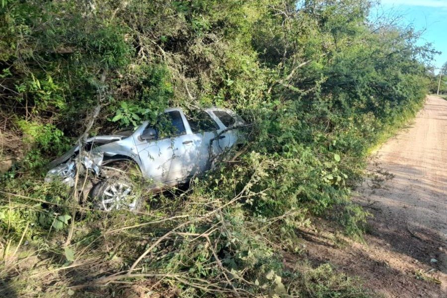 Conductor perdió el control del rodado y despistó en camino rural de Federación