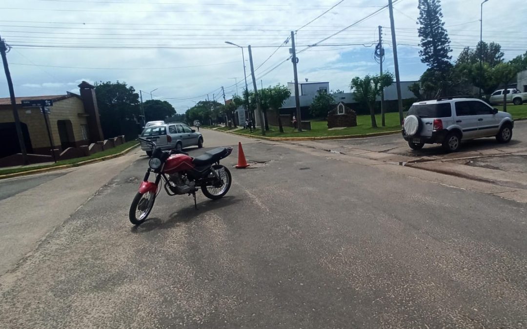 Choque entre una camioneta y una moto en Villa del Rosario
