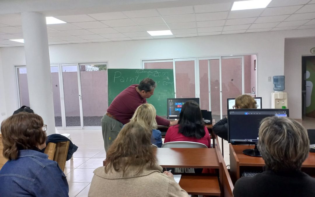 Inició el curso gratuito de computación para afiliados al PAMI en Villa del Rosario: cupos disponibles