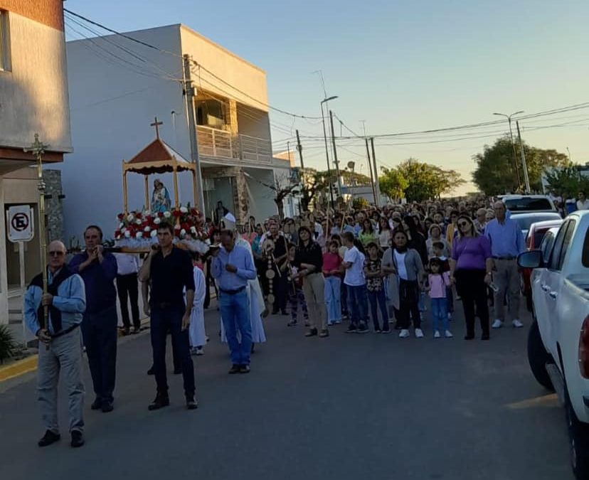Con importante convocatoria de fieles, Villa del Rosario celebró a su Santa Patrona