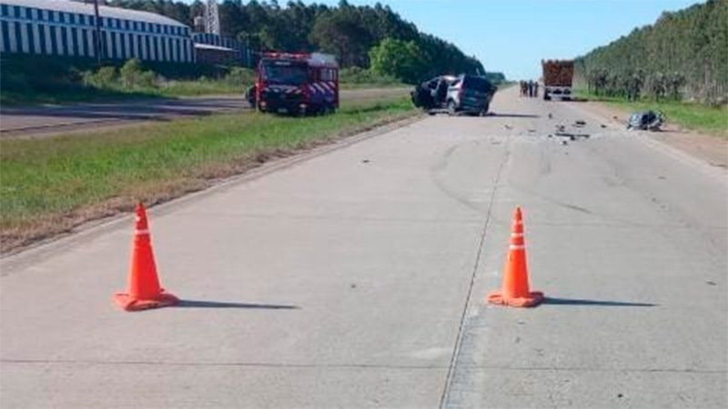 Un hombre murió tras el choque entre un auto y un camión en la autovía Artigas