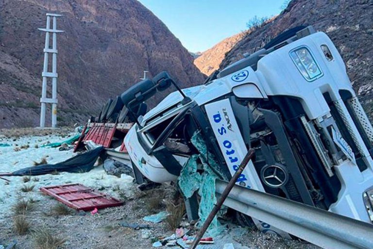 Camionero entrerriano volcó en Mendoza cuando manejaba alcoholizado