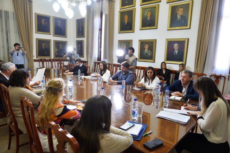 Estatales realizarán paro y movilización si el gobierno provincial no discute salarios