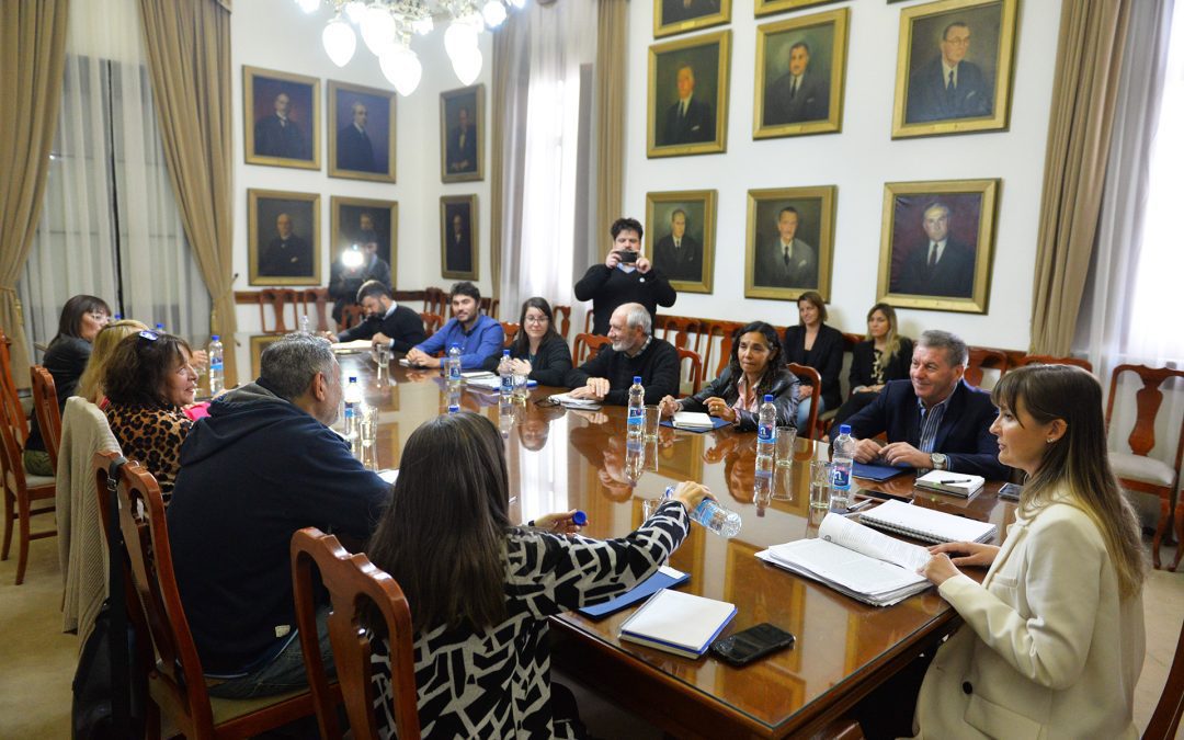 La provincia otorgó incremento a los estatales y el aumento anual asciende a 110 por ciento
