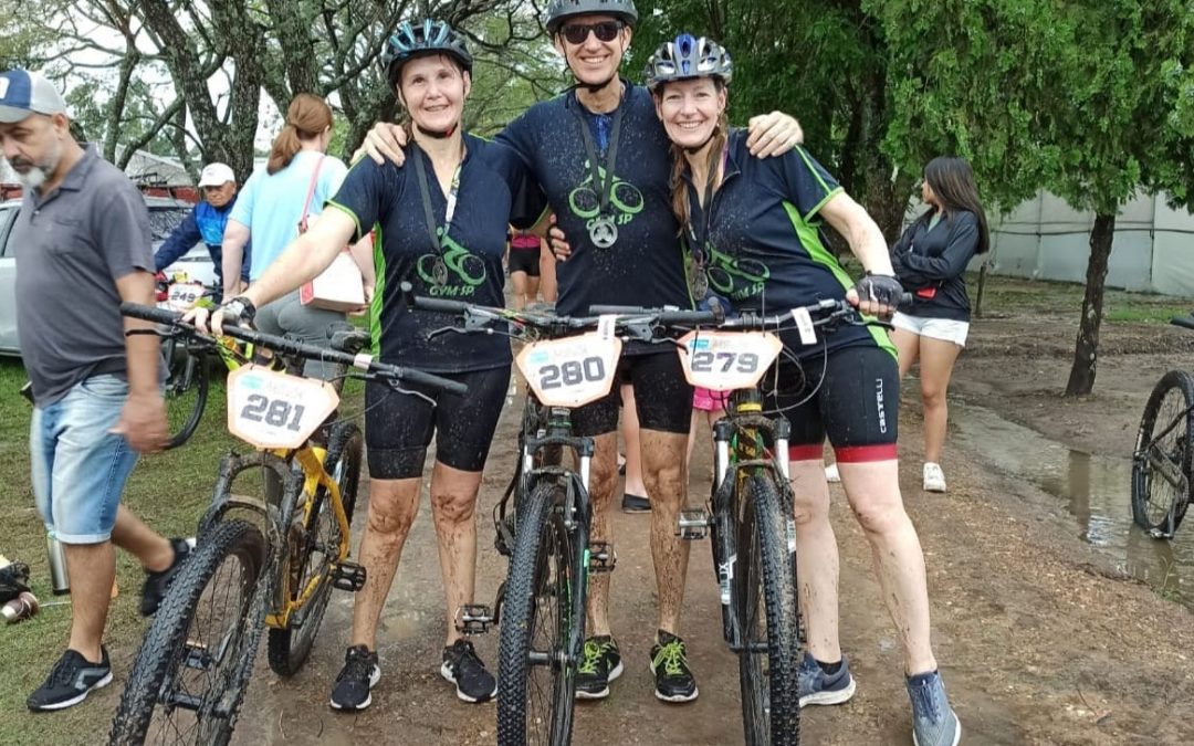 Ciclistas de Villa del Rosario participaron del Desafío Paso Timboy en Monte Caseros