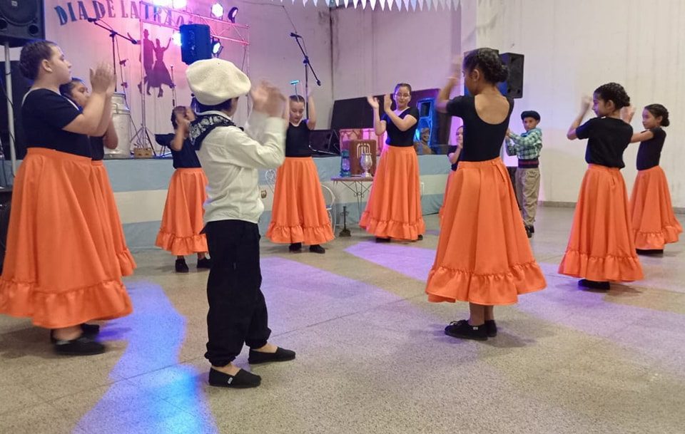 Con diferentes propuestas artísticas y musicales, Santa Ana vivió su Fiesta de la Tradición