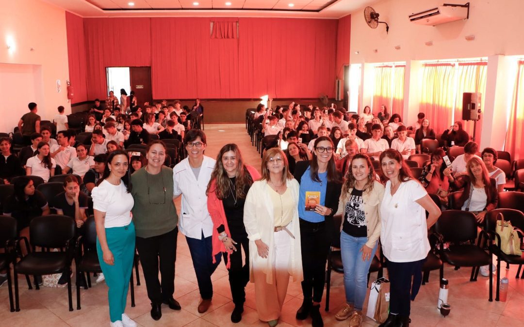Gabriela Cardozo presentó su libro «El malo de la Península» en Villa del Rosario
