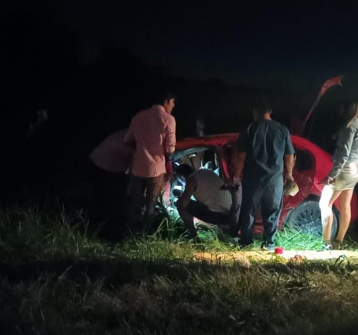 Dos autos chocaron de frente en La Paz: un conductor fue detenido y el otro está grave