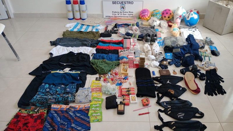 Dos chicas y un adolescente desvalijaron un comercio en San Jaime