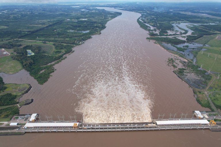 Salto Grande afirmó que el embalse atenuará la tercera onda de esta crecida