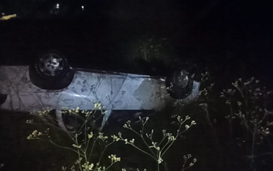 Autovía 14: Un espejo de agua provocó el despiste y vuelco de un auto cerca de Chajarí