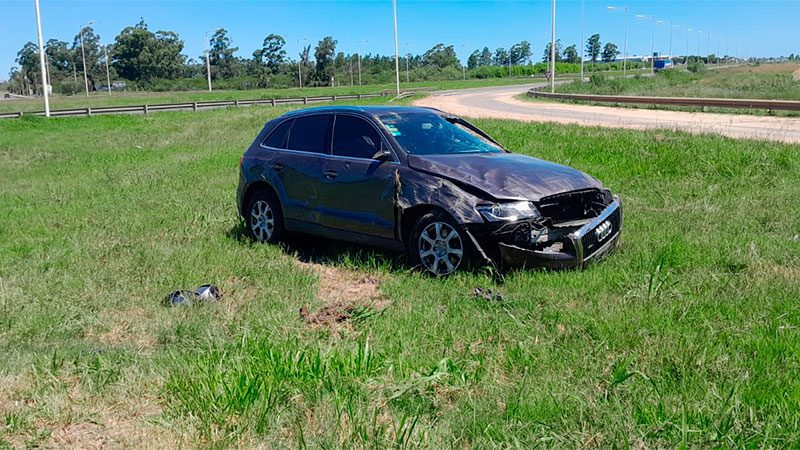 Autovía 14: Un auto despistó y chocó contra un guardrail frente a Termas de Chajarí