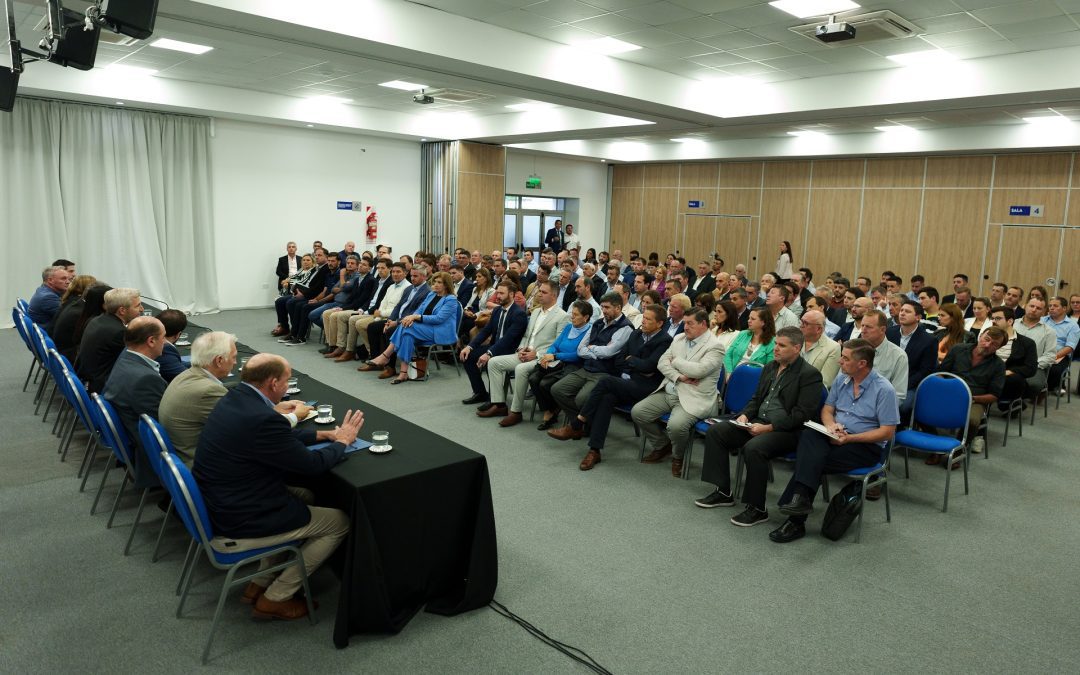 Frigerio se reunió con todos los intendentes de la provincia