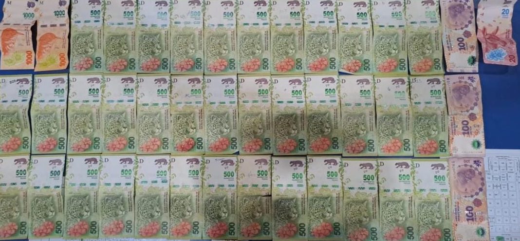 Abrió una camioneta y robó una riñonera con documentación y dinero en Villa del Rosario