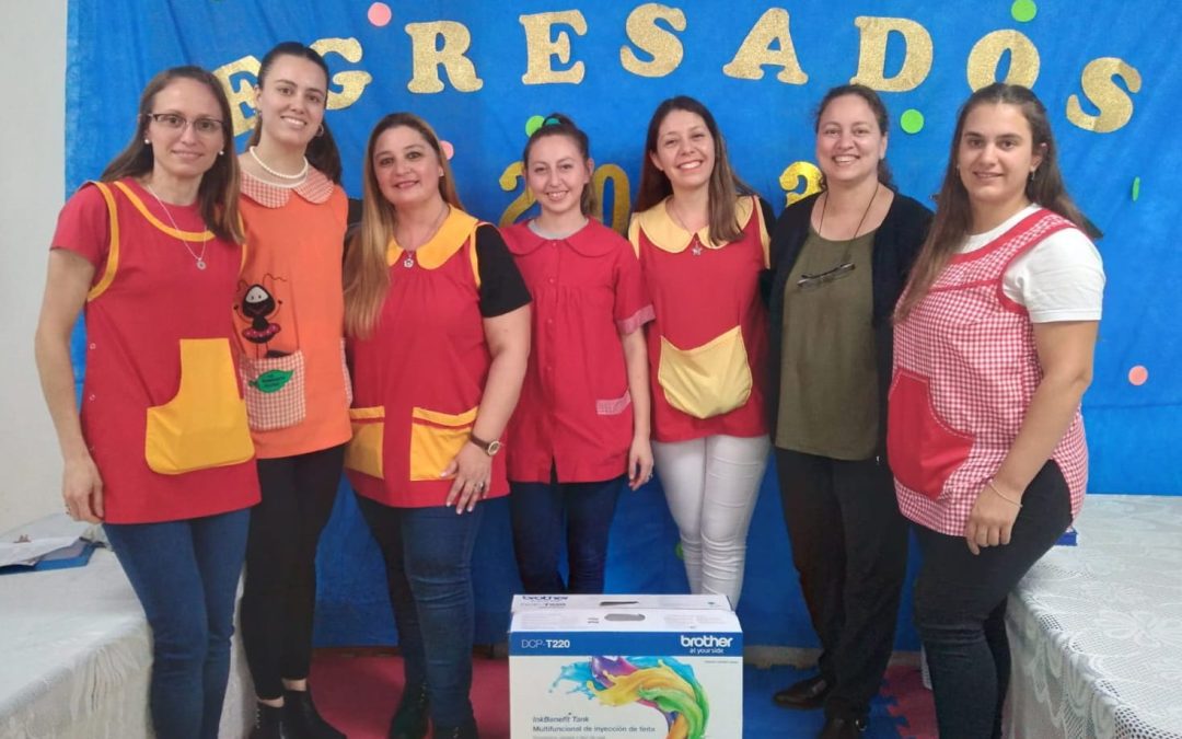 El Gobierno local entregó una impresora multifuncional a la Unidad Educativa de Nivel Inicial
