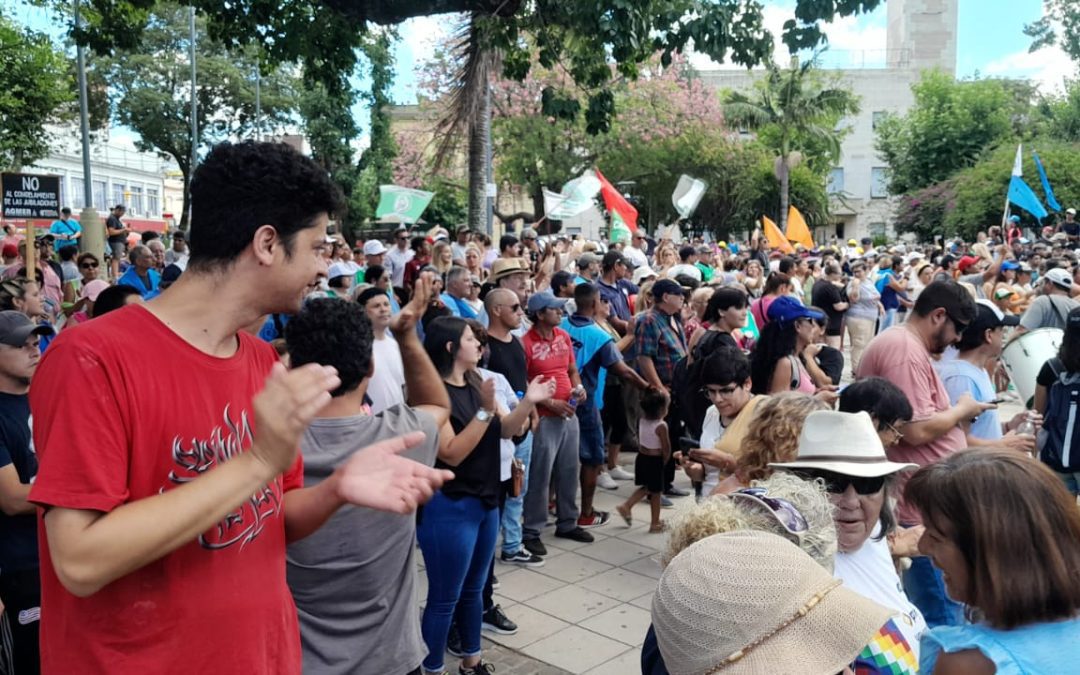 Paro nacional: Numerosa marcha en Concordia en rechazo a la Ley Ómnibus y DNU de Milei