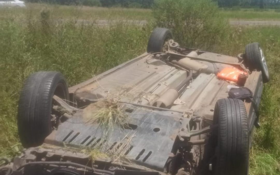 Autovía 14: Perdió el control del auto tras «morder» la banquina y volcó cerca de Chajarí