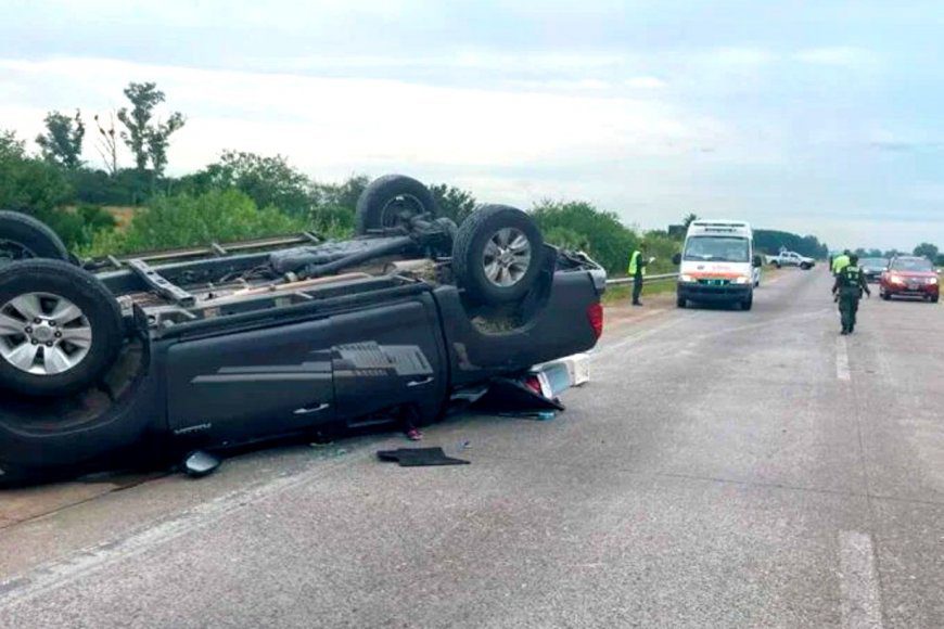 Se durmió al volante y volcó su camioneta sobre la autovía 14: Un niño resultó herido