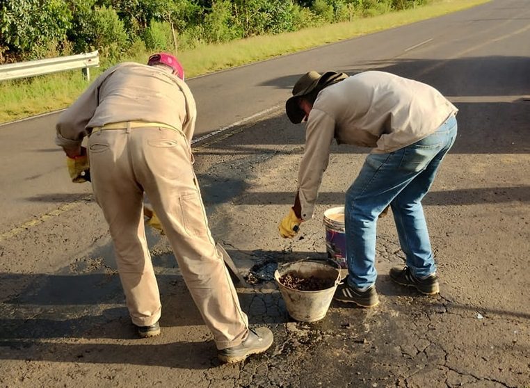 El Municipio de Santa Ana realizó trabajos de bacheo en Ruta 2