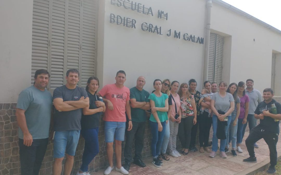 Padres de la Escuela Nº 4 de Colonia Ensanche Sauce no llevarán a sus hijos a clases hasta que retiren a una docente