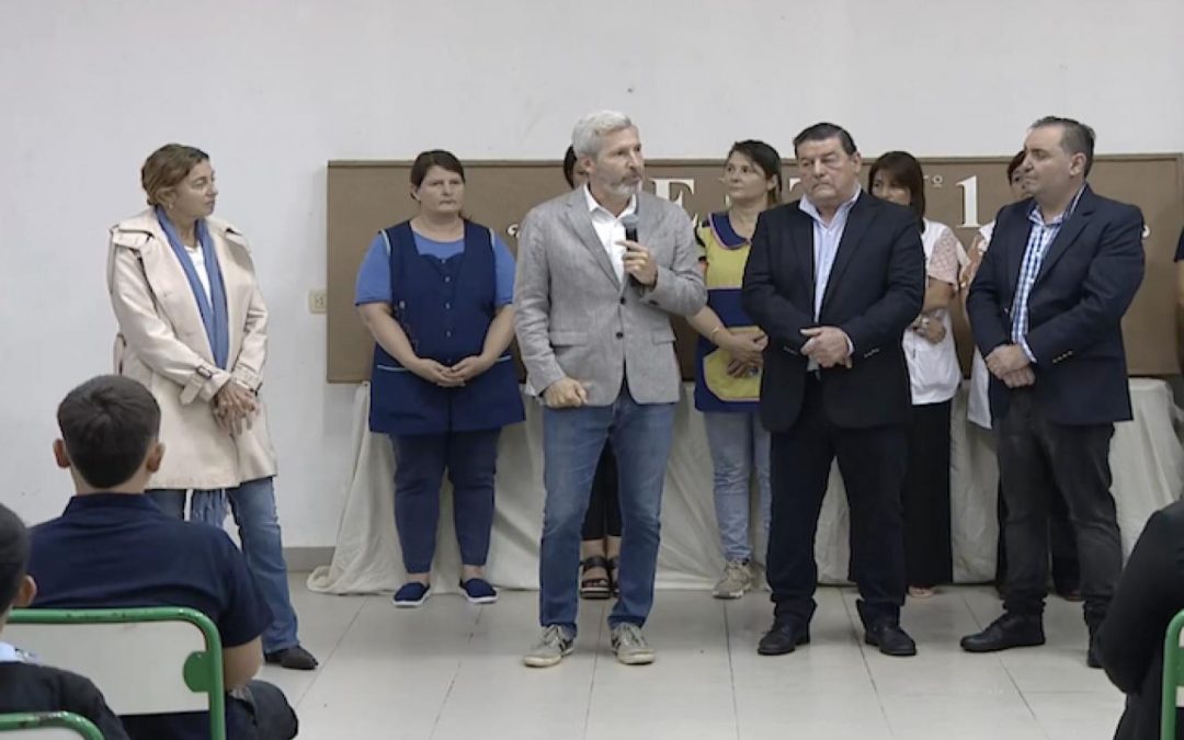 Acto de inicio del ciclo lectivo: “Yo sé que el sueldo no alcanza”, dijo Frigerio a los maestros
