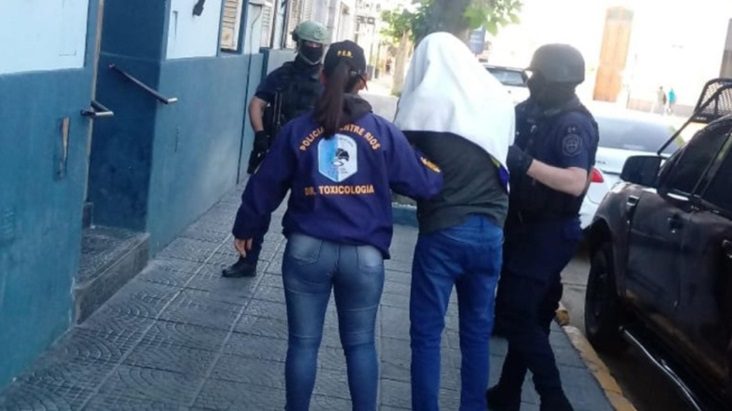 Un hombre fue detenido cuando comercializaba marihuana en una plaza de Chajarí