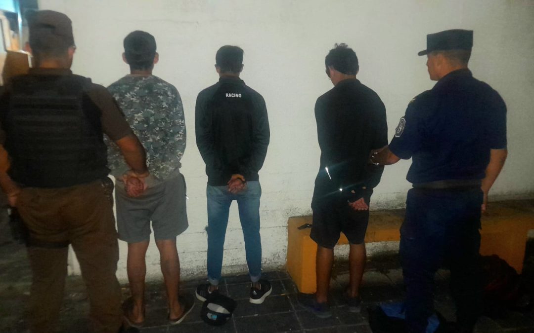 Tres jóvenes fueron aprehendidos por portar cuchillos en Federación