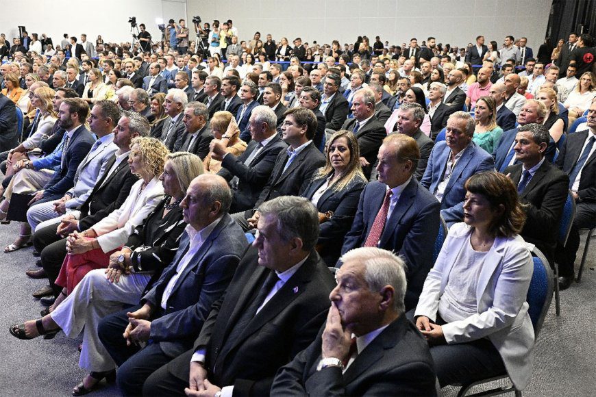 Réplica de Bordet a Frigerio: “En dos meses se puso la provincia de sombrero”