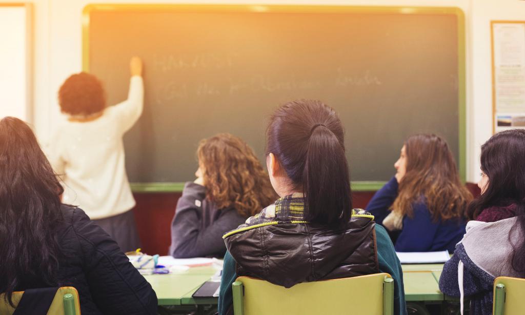 Las horas de suplencias en escuelas estatales de Entre Ríos quintuplican a las de gestión privada