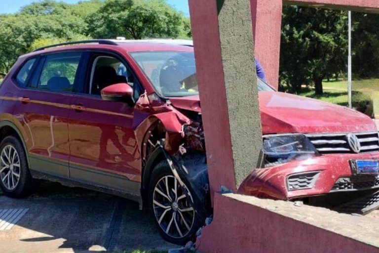 Conductor de 78 años perdió el control de su vehículo y protagonizó un accidente en Federación