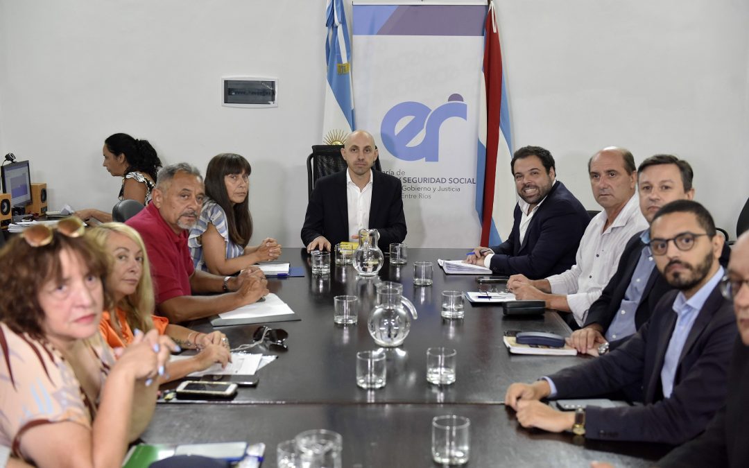 Aumentos en salarios y asignaciones familiares ofreció el gobierno a los gremios estatales