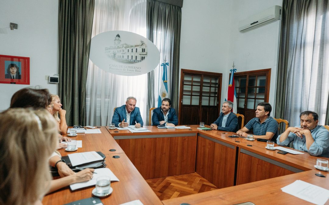Gobierno y senadores de la oposición abordaron la situación de las obras en la provincia