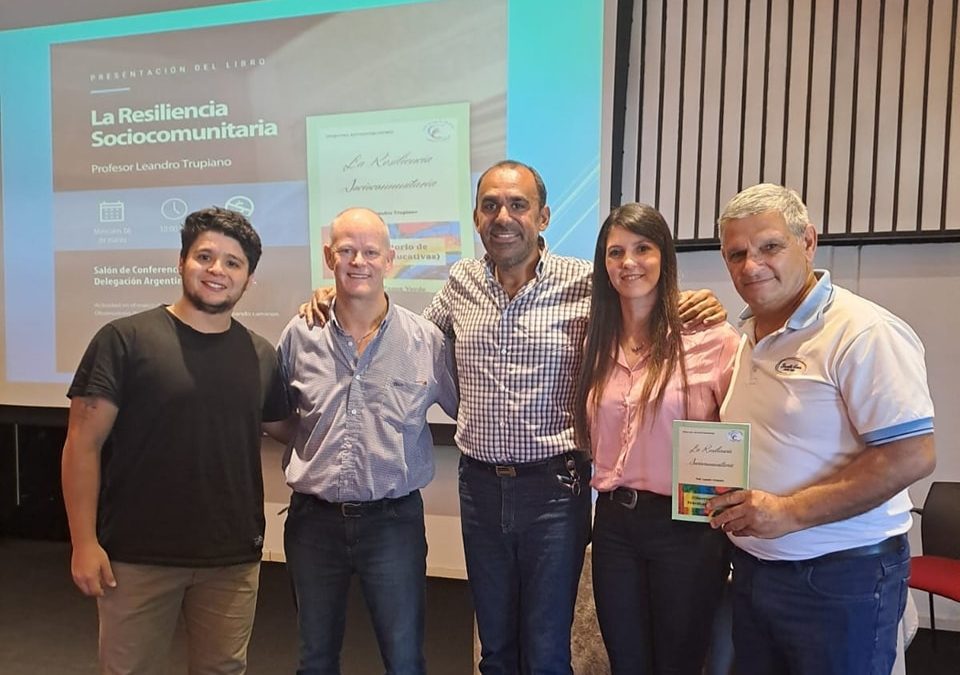Santa Ana acompañó la presentación del libro «La Resiliencia Sociocomunitaria» en Salto Grande
